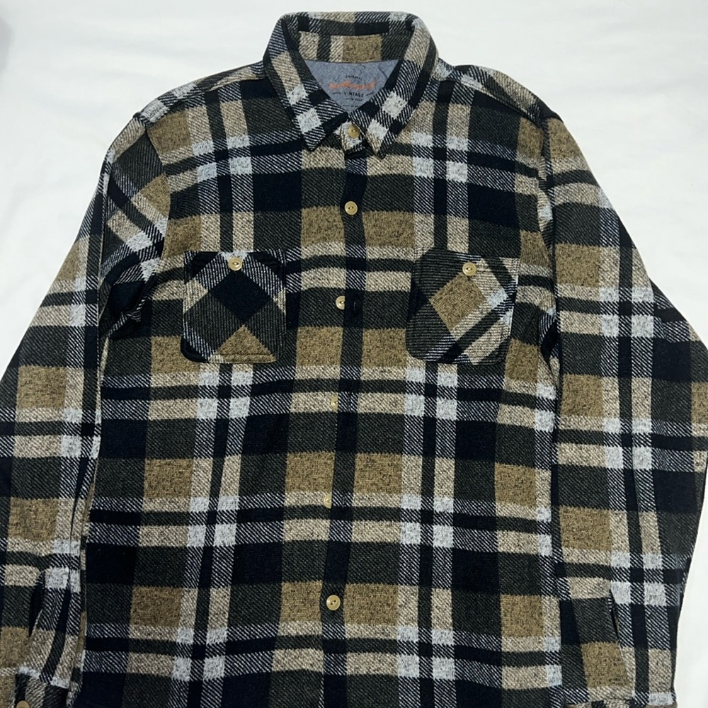 Weatherproof flannel. Size Large. Tan and black